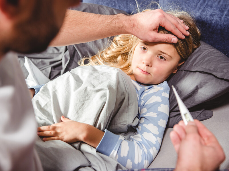 "Є термін – шмаркате дитинство". Комаровський пояснив, чи потрібно давати дітям антибіотик під час застуди