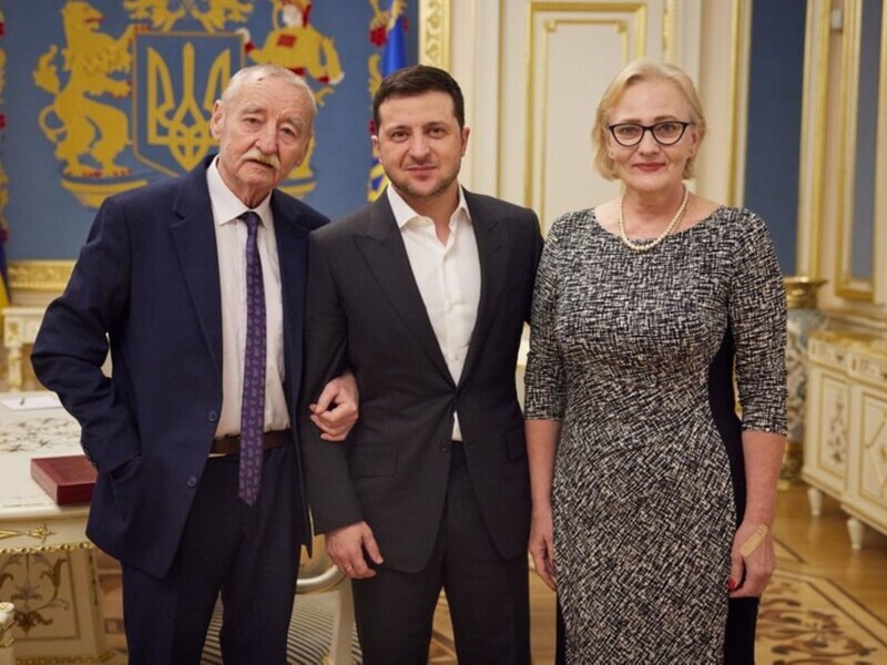 "Каже: "Це маячня!" Дружина Поклада пригадала, як Зеленський не повірив у суму заробітку композитора "Каже: "Це маячня!" Дружина Поклада пригадала, як Зеленський не повірив у суму заробітку композитора