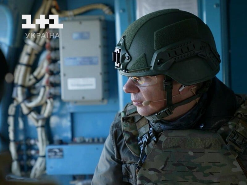 Український вертолітник розсмішив Комарова відвертим зізнанням, за яке дістав догану від дружини