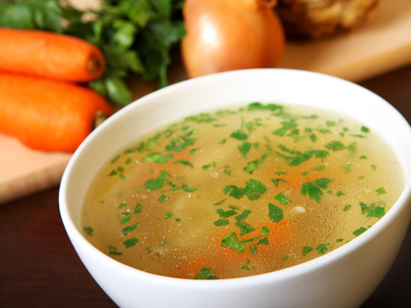 Зробіть це з овочами – і бульйон буде дуже смачним і ароматним. Секретний лайфхак став хітом у мережі