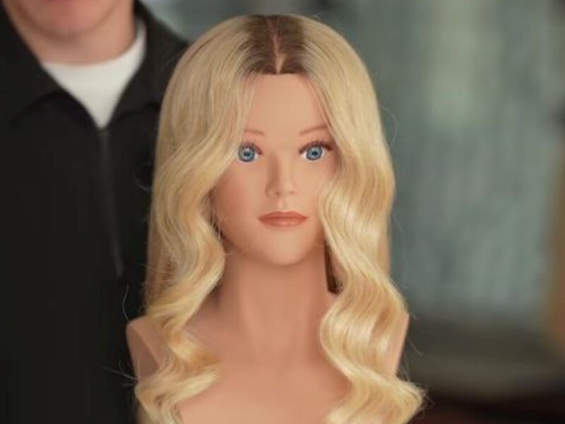 Перестаньте так накручувати волосся на плойку. Для гарних локонів варто просто зробити це