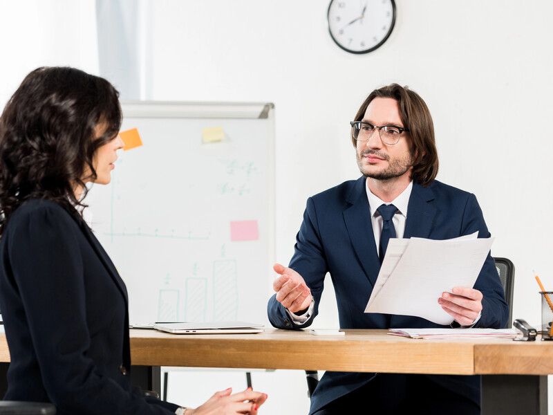 Претендентка протягом одного дня дістала дві незвичайні пропозиції від роботодавців. Кого з них вона обрала