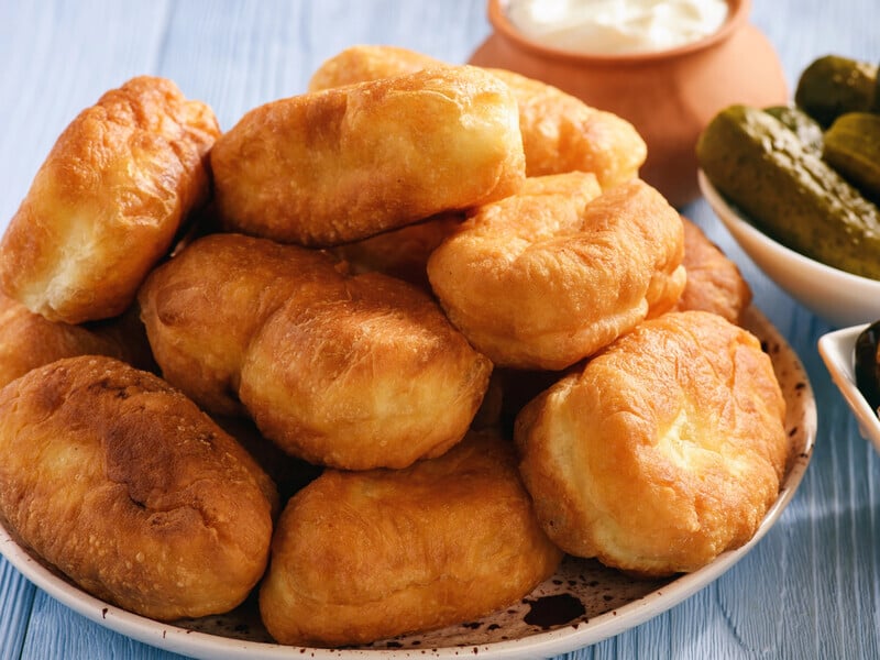 Просто додайте це до борошна – і ліниві смажені пиріжки вийдуть дуже смачними. Швидкий рецепт