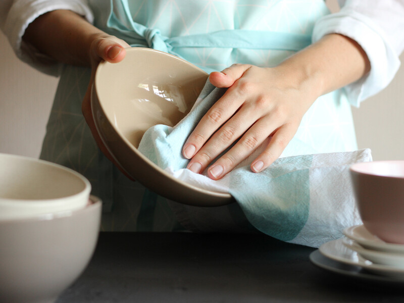 Змішайте це з оцтом – і кухонні рушники пахнутимуть свіжістю. Секрети ідеального прання