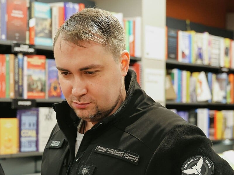 Буданову в магазині наставили виделку в обличчя. Реакцію глави ГУР обговорюють у мережі. Відео