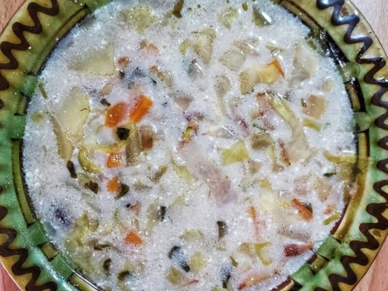 Раніше борщ був не червоним, а білим! Дослідник поділився забутим рецептом легендарної страви