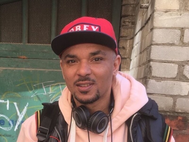 Лідер "The Вйо" заявив, що матір-росіянка "дуже била його у дитинстві" за мову. Відео