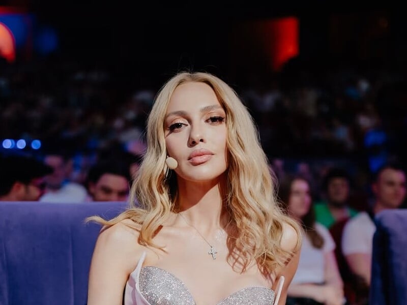 Неочікувана поява чоловіка і жарти на весь зал. Що витворяла Полякова на прем’єрі власного фільму