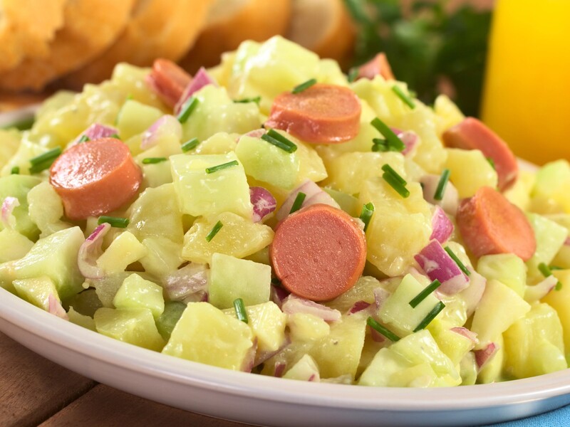 Змішайте сосиски і картоплю з цим – і отримаєте неймовірно смачну запіканку. Дуже швидкий рецепт