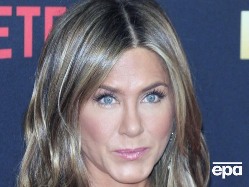 Штучне запліднення й розлучення із Піттом. 56-річна "кар’єристка" Еністон висловилася про вагітність