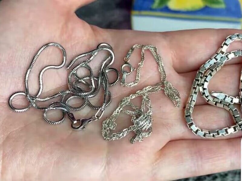 П’ять хвилин – і почорніле срібло заблищить, як нове. Перевірений спосіб чищення