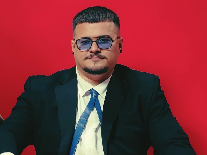 "Love. Жю тем". Панас Буйний заспівав про кохання чотирма мовами. Відео