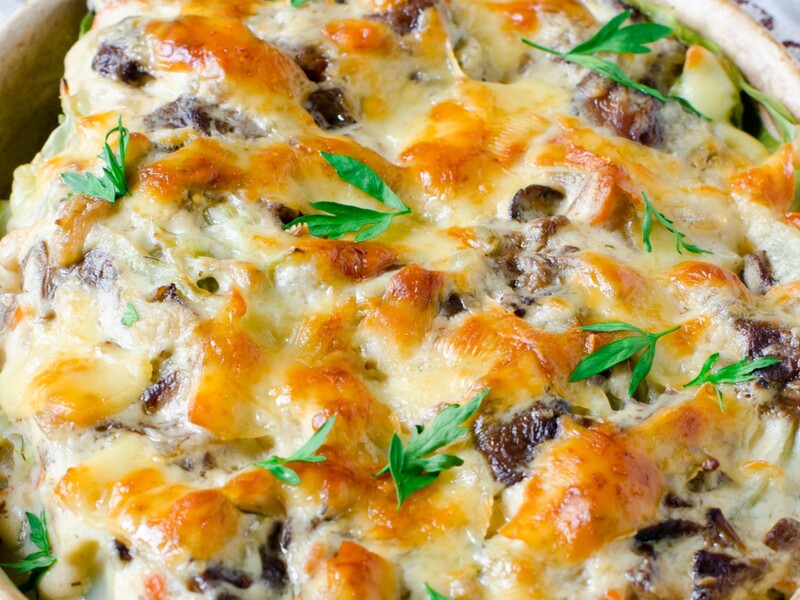 Усе змішайте, покладіть у духовку – і за годину смачний пиріг із капустою готовий. Цікавий рецепт