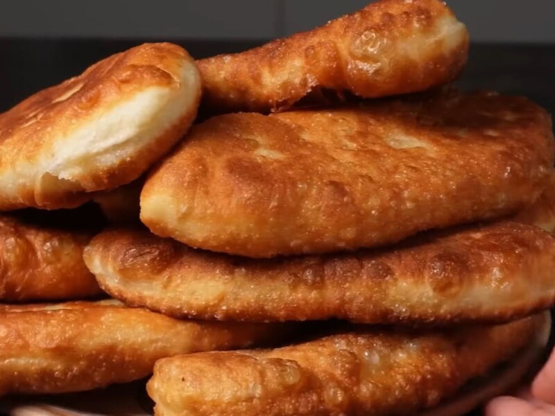 Додайте в тісто цей соус – і смажені пиріжки вийдуть ніжними й пишними. Рецепт тіста по-простому