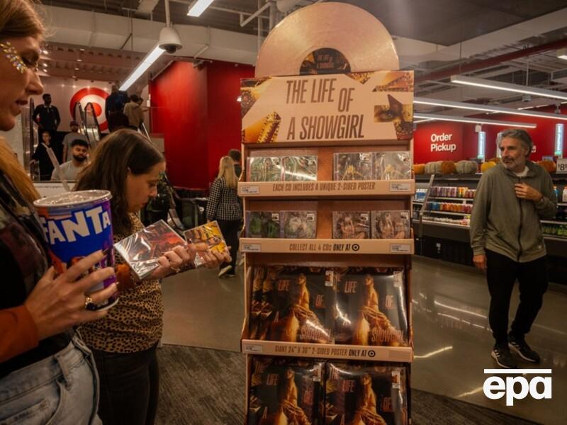 Свіфт уперше за 10 років установила історичний рекорд, змістивши Адель на друге місце. Що відбувається Свіфт уперше за 10 років установила історичний рекорд, змістивши Адель на друге місце. Що відбувається