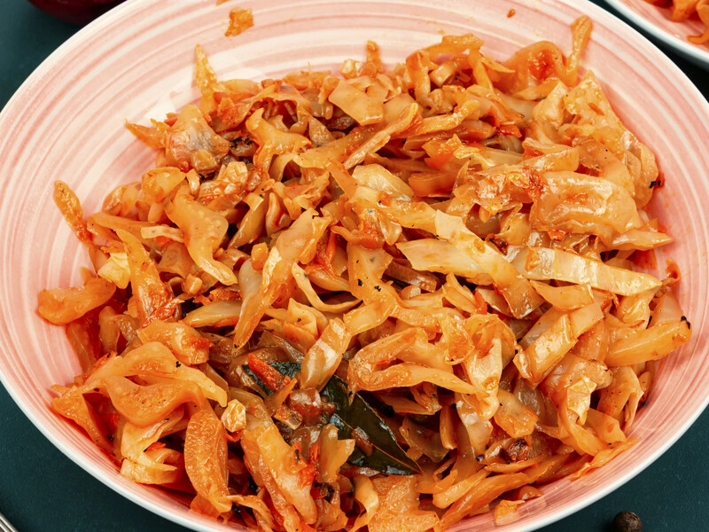 Додайте це – і тушкована капуста вийде неймовірно смачною і м'якою. Простий і швидкий рецепт