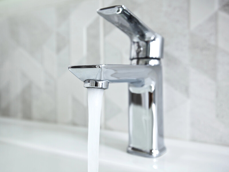 Просто натріть цим кран – і наліт зникне на очах. Найкращий лайфхак для блискучої сантехніки