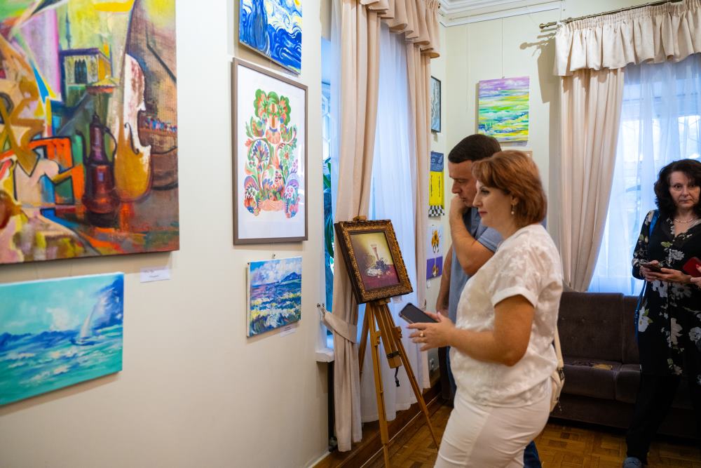 «Від серця до серця» у Музеї Гетьманства: масштабна мистецька подія за участю українських і азербайджанських художників