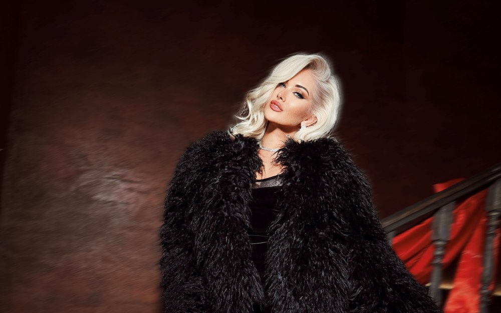 Катерина Бужинська вразила шанувальників новою прем’єрою «Вириваюсь з любові» Катерина Бужинська вразила шанувальників новою прем’єрою «Вириваюсь з любові»