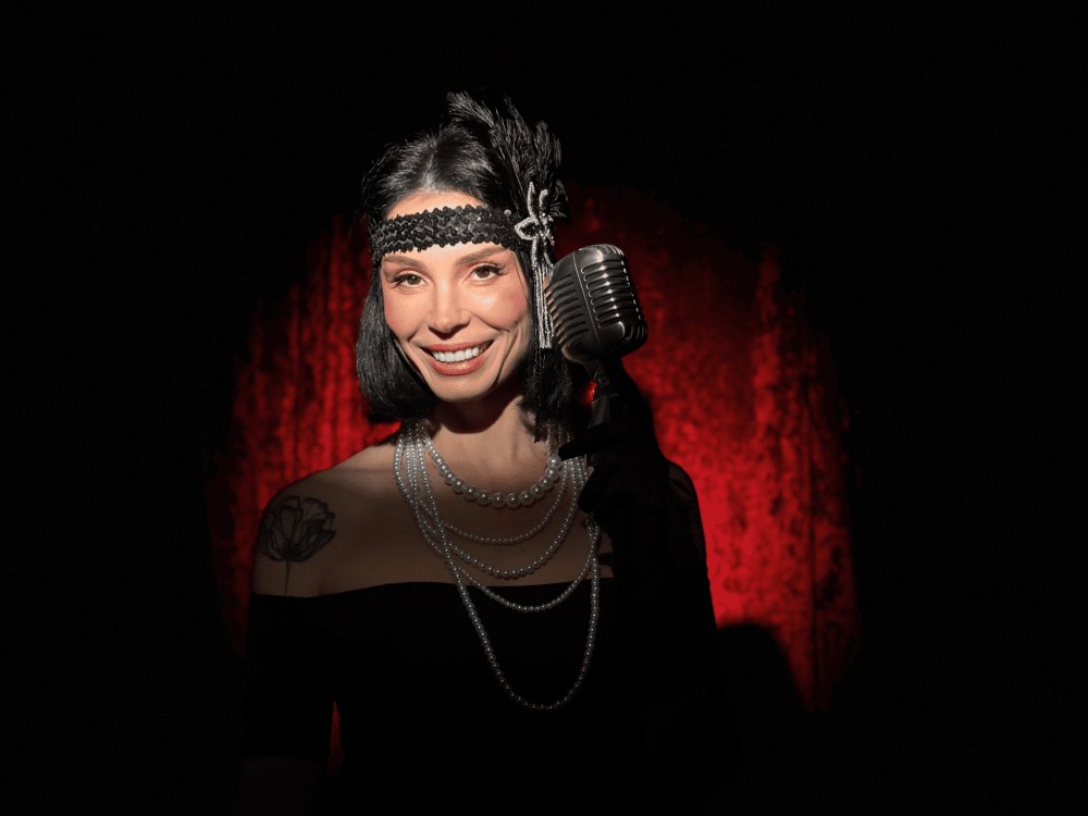 “Просто так”: іронічний трек Ann in Black про те, як Всесвіт підкидує подарунки