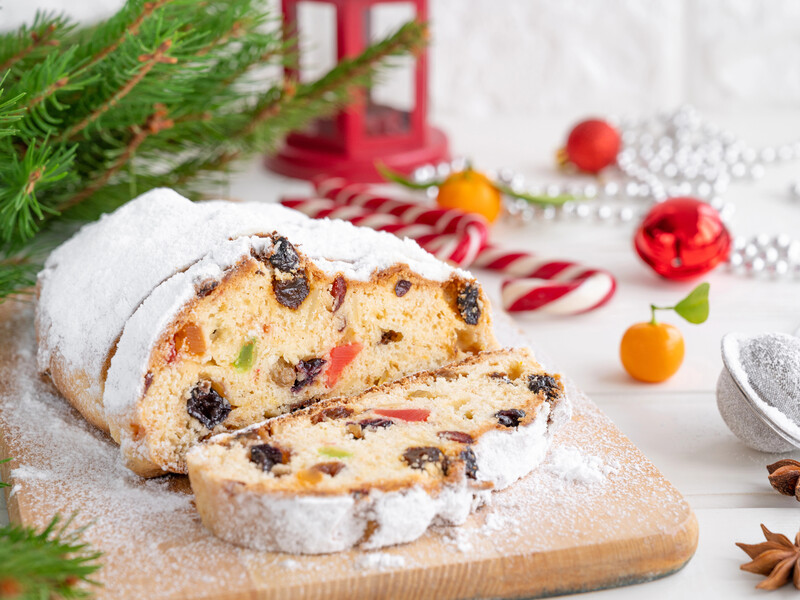 Увечері залийте це коньяком, а вранці замісіть тісто. Найпростіший рецепт штолена – без дріжджів