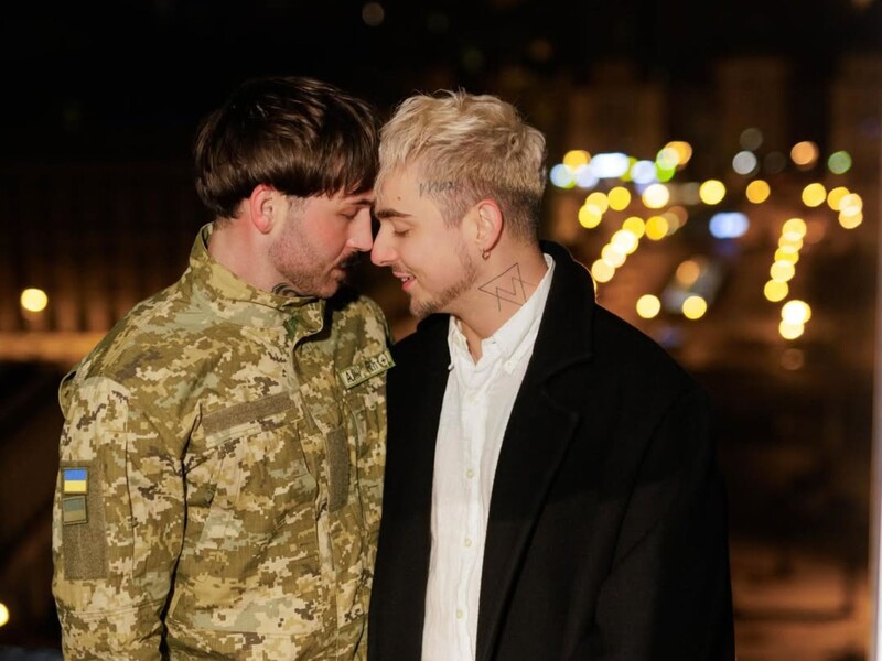 Відомий блогер засумнівався, що заручини Melovin із коханим у центрі Києва – справжні Відомий блогер засумнівався, що заручини Melovin із коханим у центрі Києва – справжні