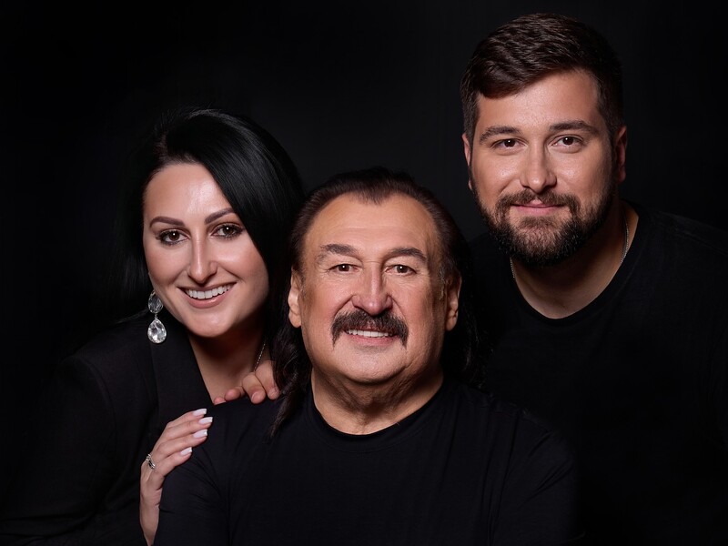 Помічник Гіги розповів подробиці про стан 66-річного артиста, якому зробили термінову операцію