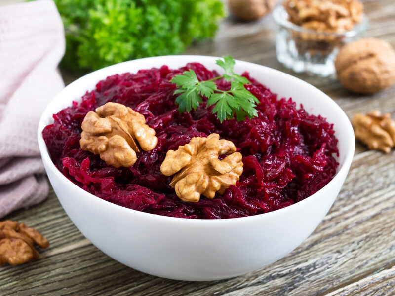 З такою заправкою простий салат з буряка вийде дуже цікавим