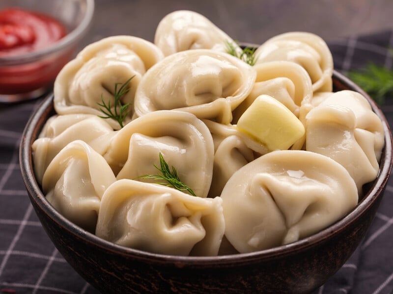 Щоб пельмені або вареники не розлізлися й не злиплися – приготуйте це тісто. Ідеальний рецепт