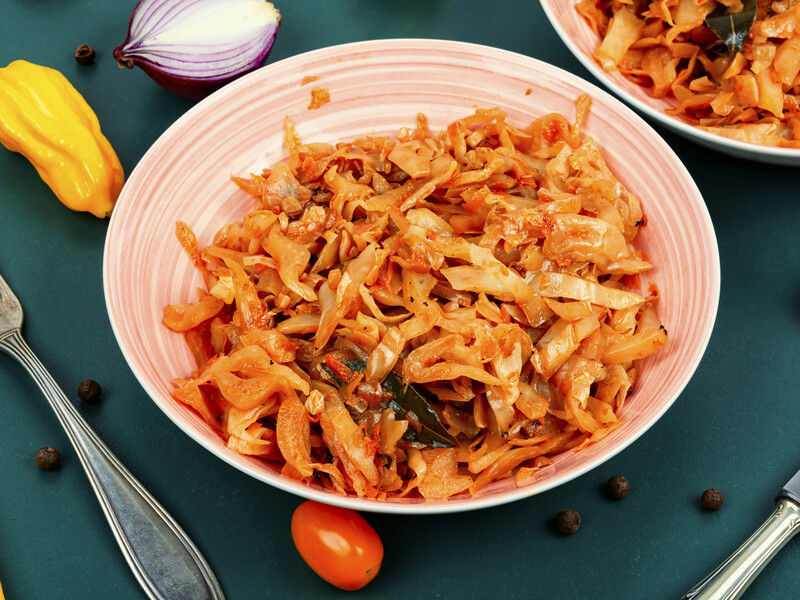 Посмажте квашену капусту з цим інгредієнтом – вийде смачна страва