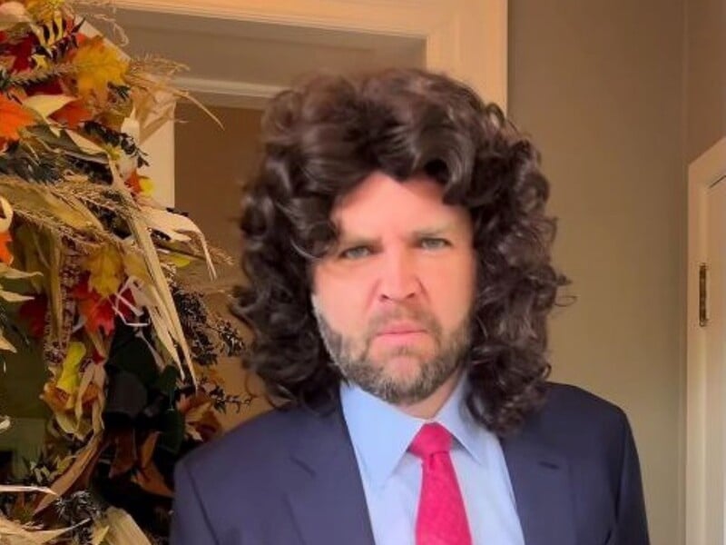 "Американська Кончіта Вурст". Венс здивував мережу перевтіленням у бородату жінку