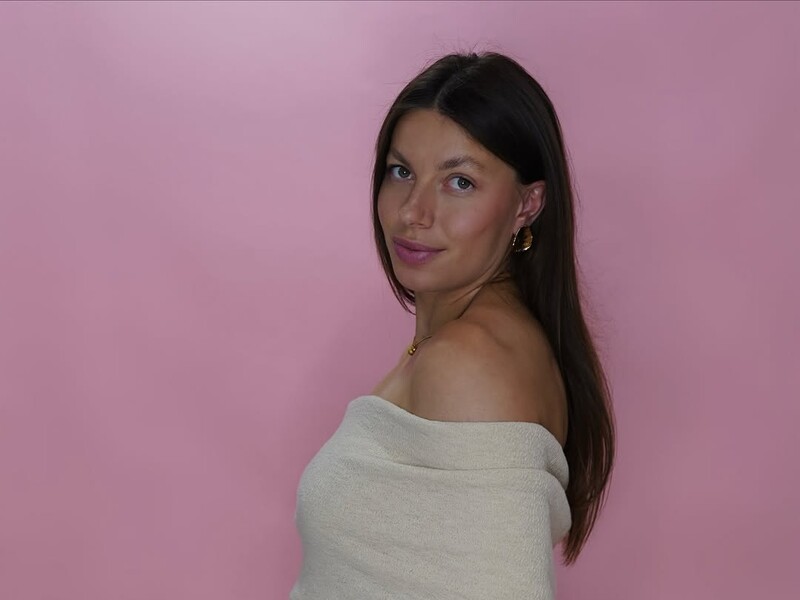 Вагітна Бех-Романчук прикрасила ялинку і показала три домашні різдвяні образи