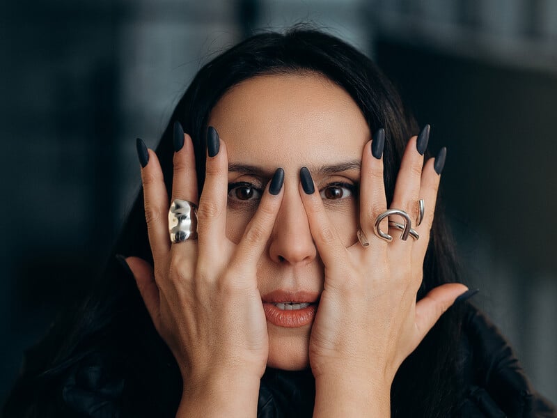 "Ми ховаємося і боїмося". Джамала презентувала пісню в несподіваному для неї стилі