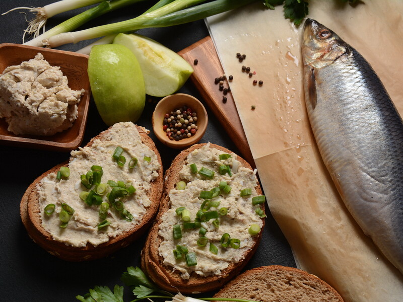 Рецепт справжнього одеського форшмаку. Секрет ідеальної закуски – в особливому нарізанні рибного філе