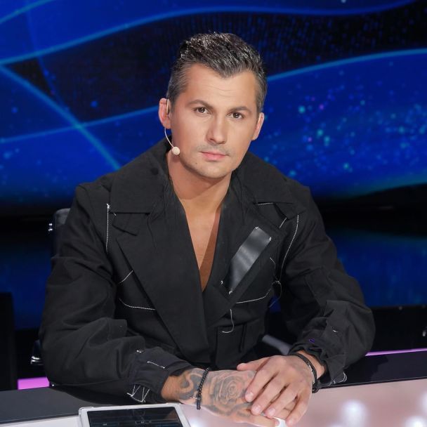 Женя Кот після обстрілу Києва шокував видом із його вікна на будинок у вогню: "Стан розбитий"