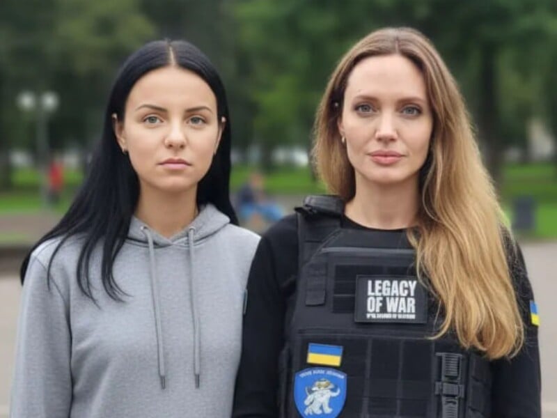 Соцмережі – на вухах після візиту Джолі в Херсон. Найсвіжіші фото із зіркою і найяскравіші коментарі Соцмережі – на вухах після візиту Джолі в Херсон. Найсвіжіші фото із зіркою і найяскравіші коментарі