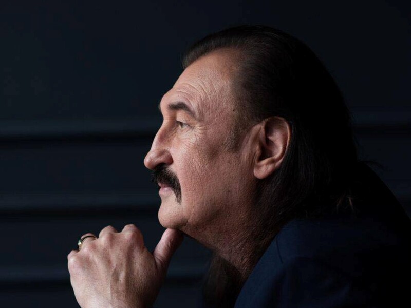 66-річний Степан Гіга, якого терміново прооперували, перебуває в дуже тяжкому стані – блогер