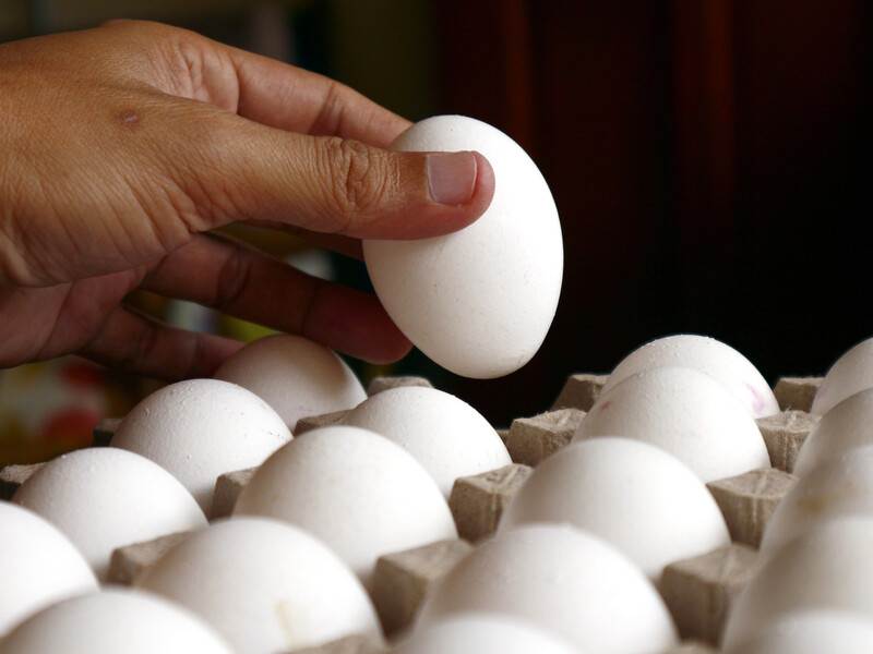 Як правильно зберігати яйця – гострим кінцем угору чи вниз. Відповідь, яка назавжди позбавить плутанини