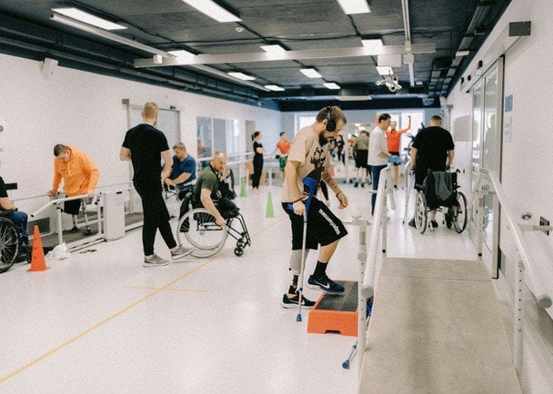 Понад 70 млн грн на реабілітацію військових: як мережа «Аврора» системно підтримує Superhumans Center