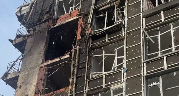 Удар по 22-поверхівці у Києві: який вигляд має розтрощений будинок