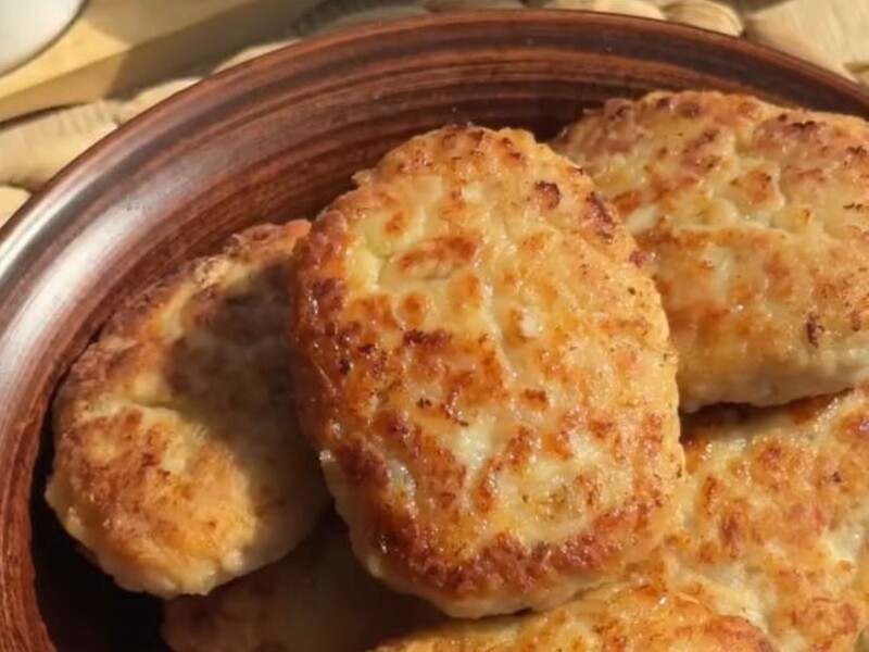 Приготуйте неймовірно смачні курячі котлети за цим рецептом. Секрет соковитості – у цьому інгредієнті