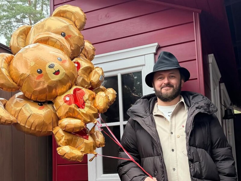 "За чутками, у нього народилася двійня". Відомий ведучий заявив, що Dzidzio таємно одружився і став батьком