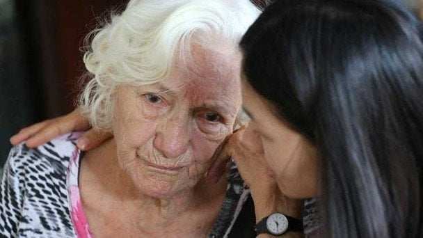 10 ознак в батьківському домі, які вказують на те, що вони сумують за вами