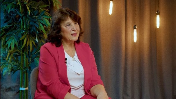 Солістка "Лісапетного батальйону" зізналася, чому шкодує про 40 років шлюбу: "Злюся на себе"