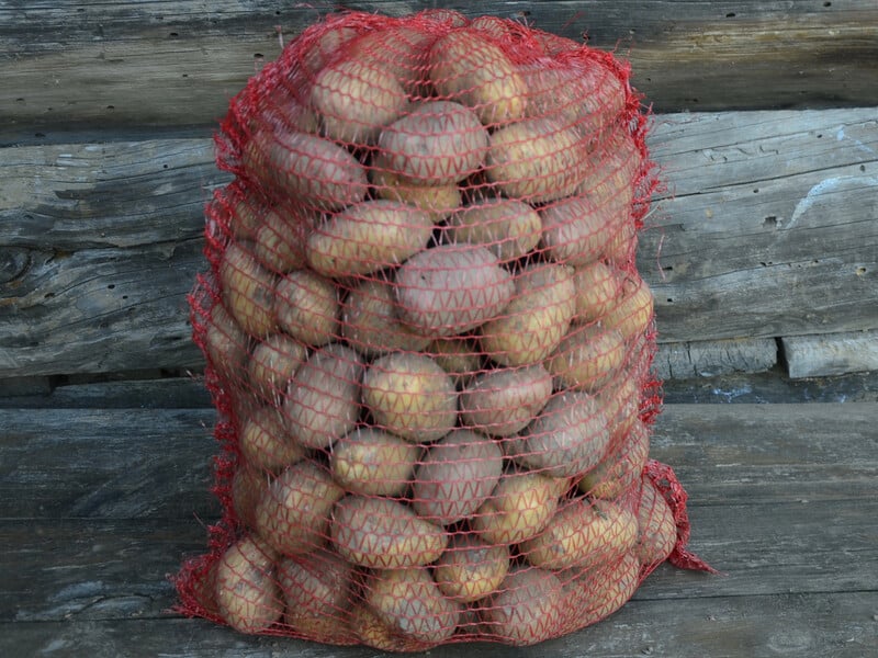 Покладіть це на мішок – і картопля у квартирі пролежить до самої весни. Три перевірені поради