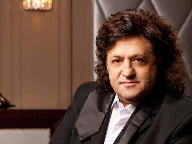 "Навіть у дитинстві вже був великий". Бобул показав унікальне старе фото, де позує з батьками й сестрами