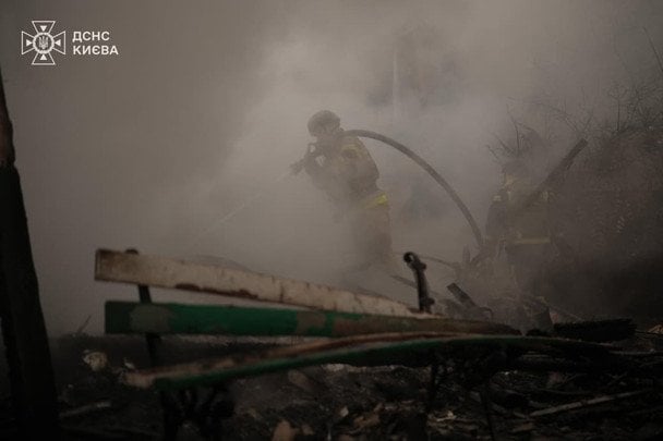 У Києві завершили рятувальні роботи: скільки всього жертв та постраждалих від удару РФ