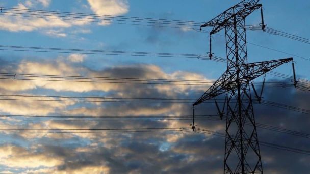 Росіяни знову вдарили по енергетиці України: де є знеструмлення та які графіки діятимуть