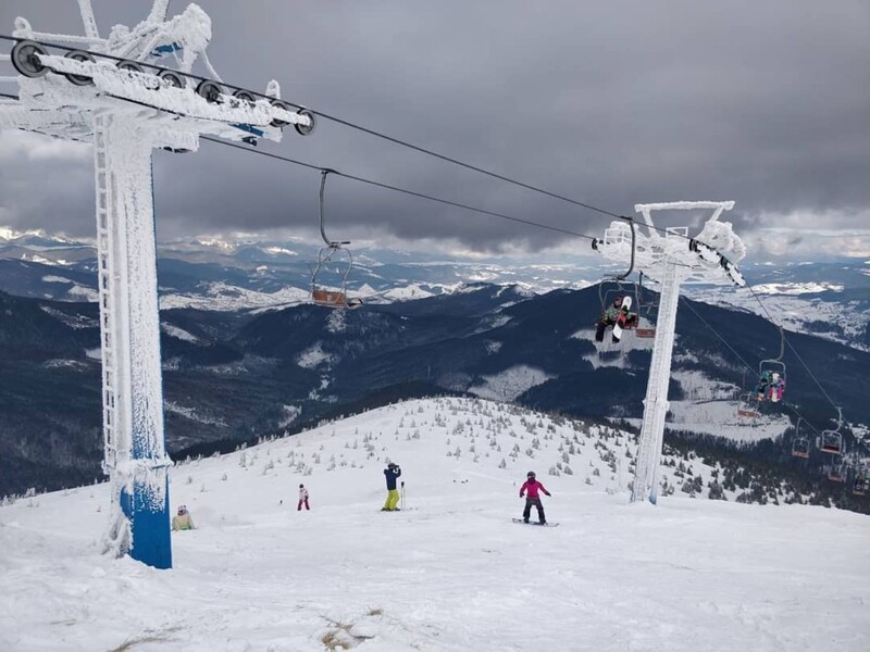 Бюджетно, комфортно й корисно для здоров'я. Вісім курортних локацій для зимового відпочинку в Карпатах