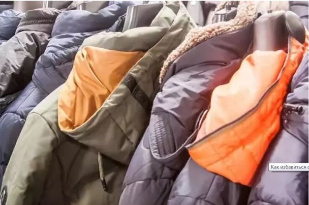 Як позбутися запах поту на верхньому одязі з пахв без прання: 7 простих способів